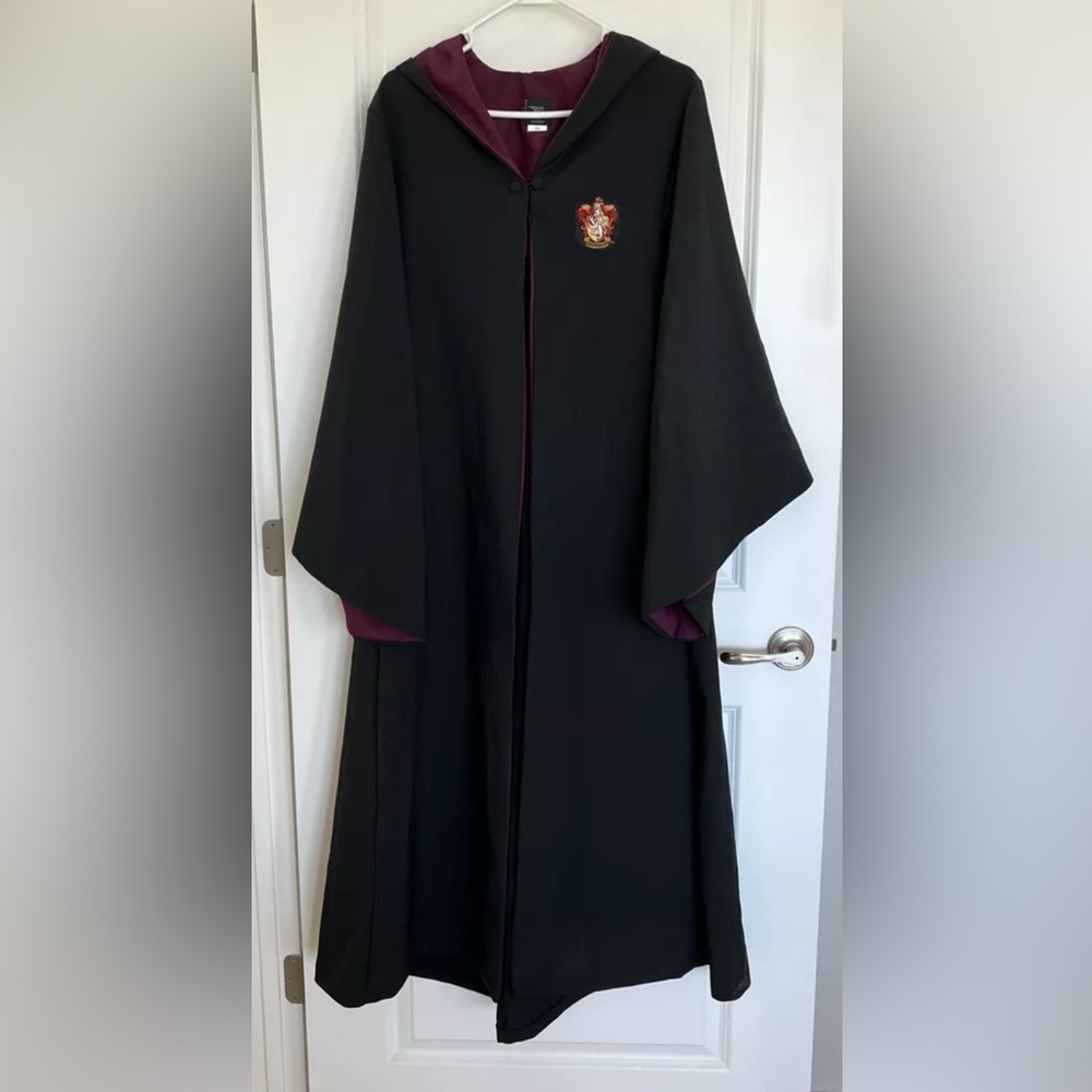 Authentic Universal Studios World of Harry Potter Gryffindor Cloak Cape Robe XS